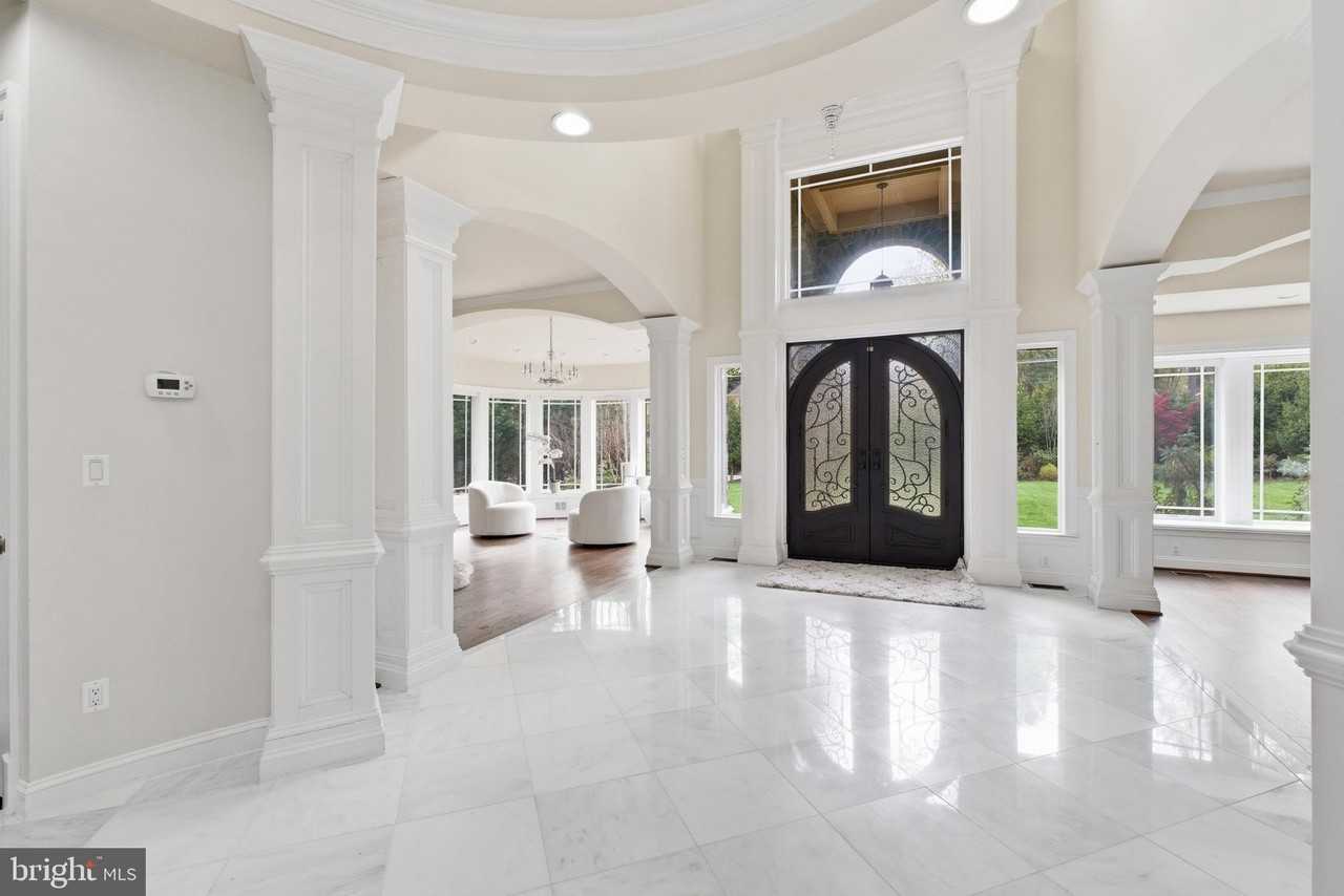 8735 Brook Rd - Photo 4 of 20