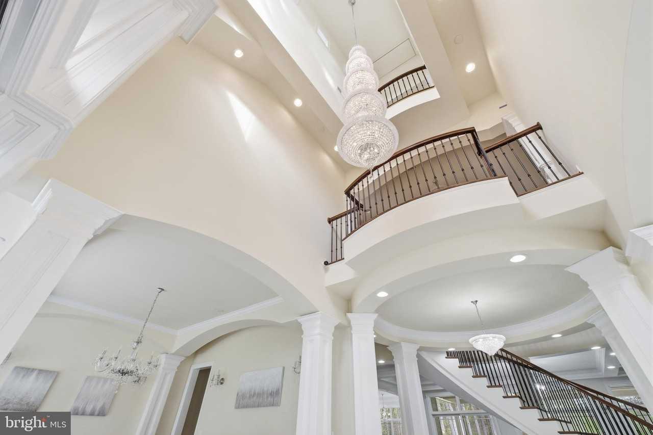 8735 Brook Rd - Photo 5 of 20