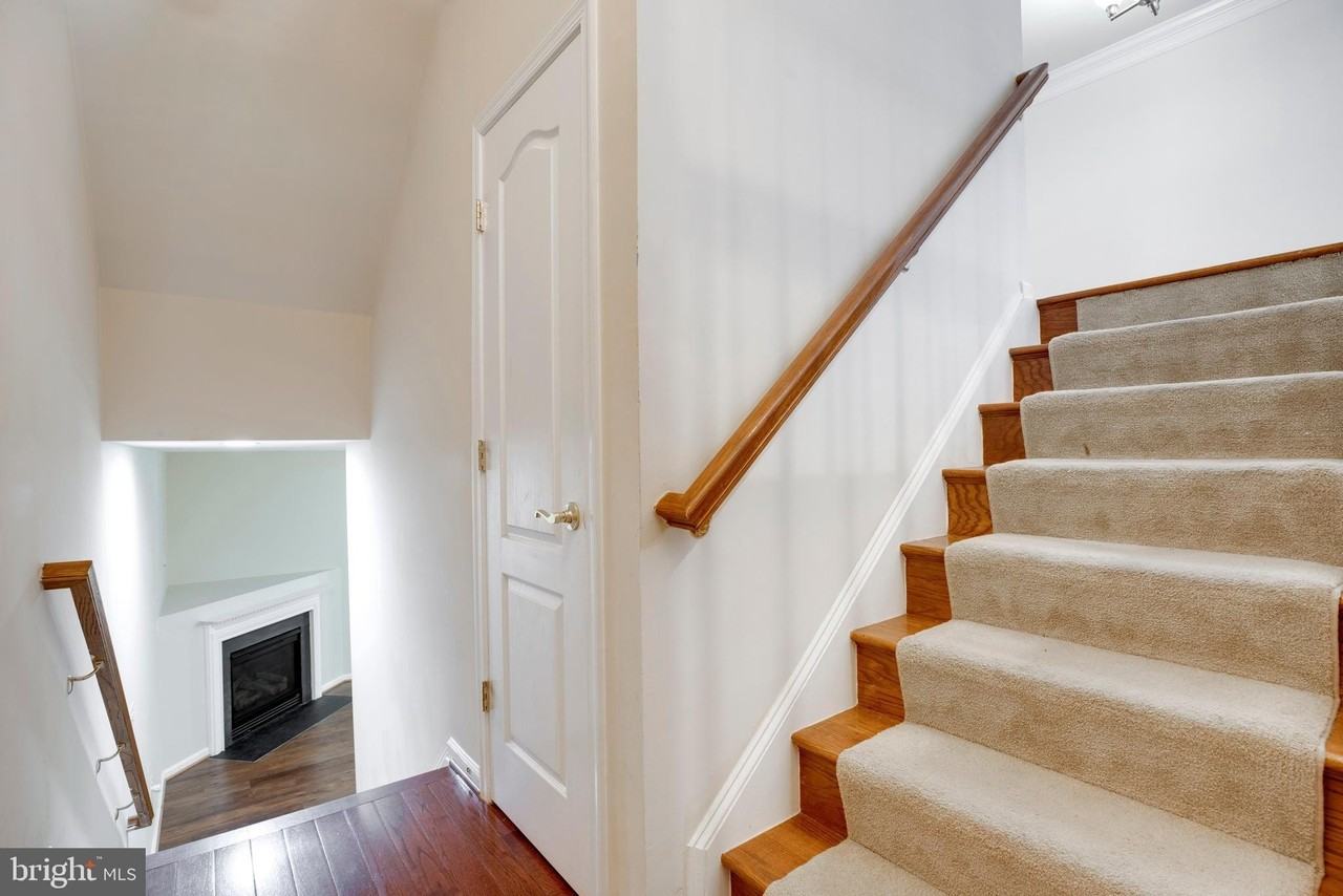 4527 English Holly Dr - Photo 4 of 45