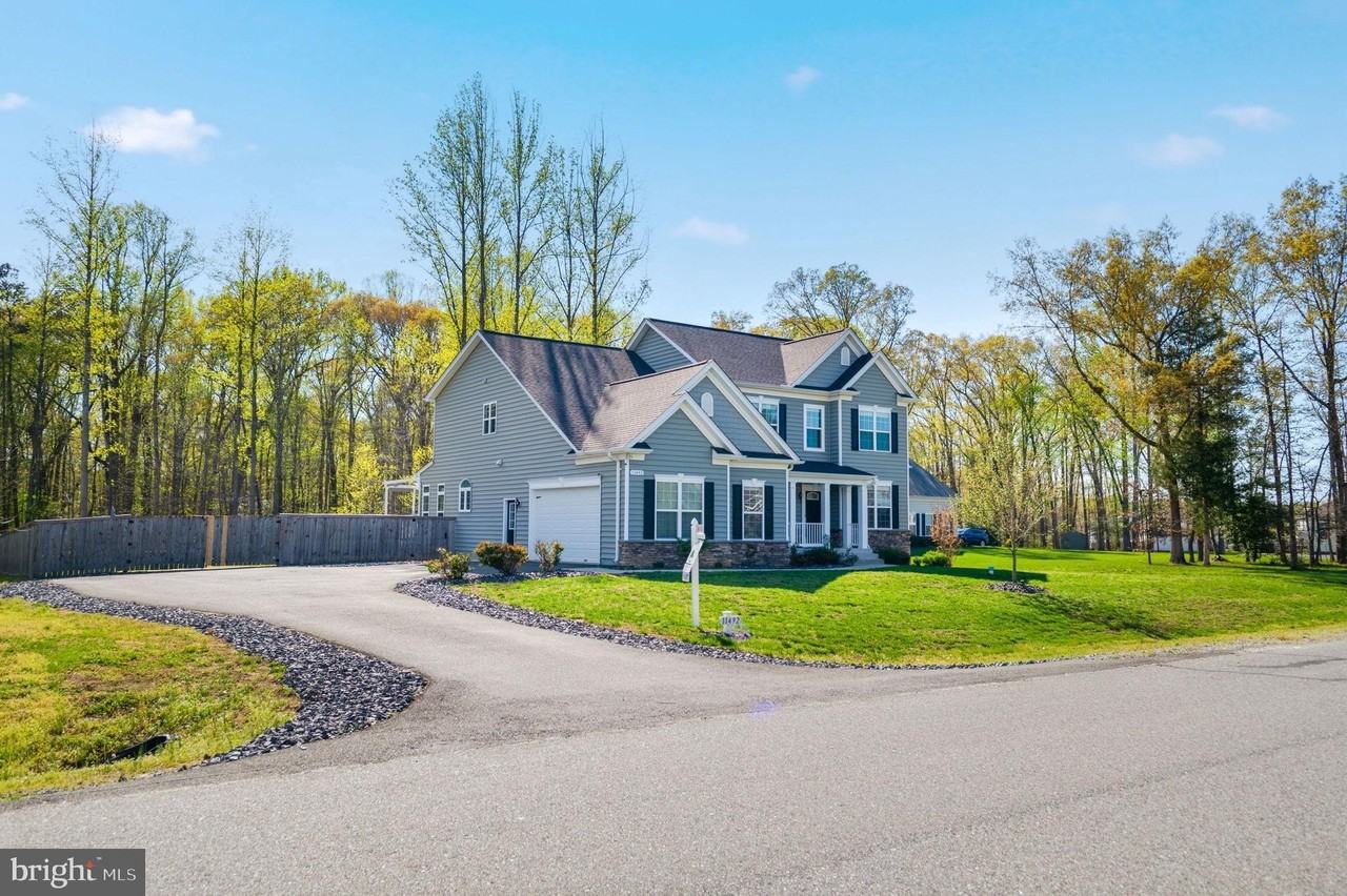 11492 Wisteria Ln - Photo 3 of 50