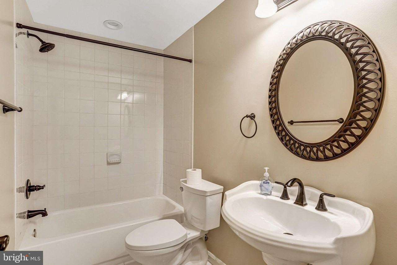 20927 Trinity Sq - Photo 4 of 47