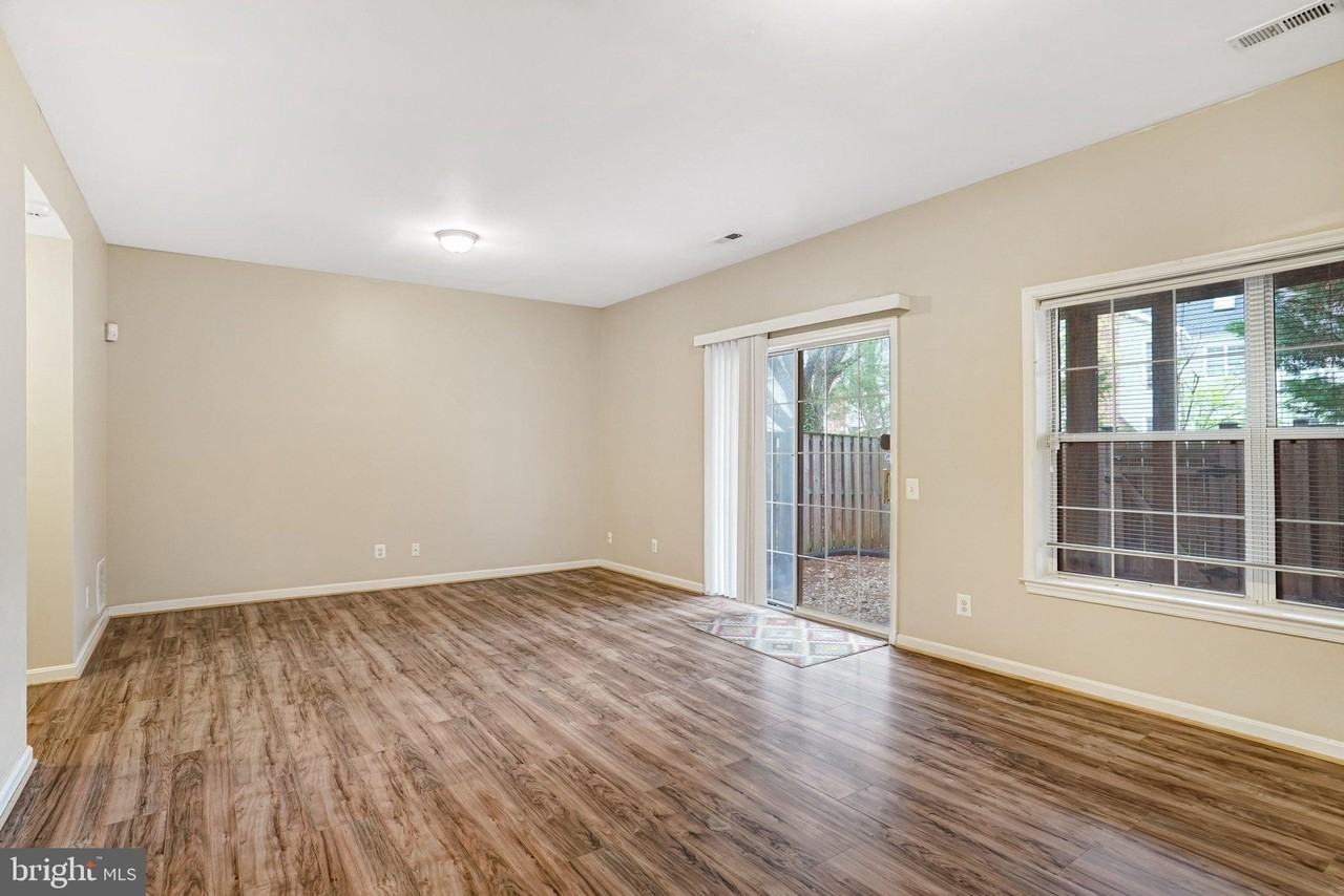 20927 Trinity Sq - Photo 6 of 47