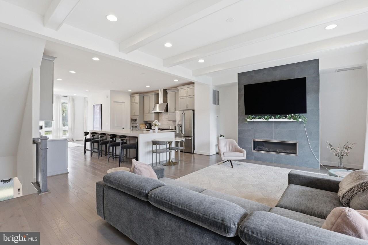 20246 Northpark Dr - Photo 4 of 28