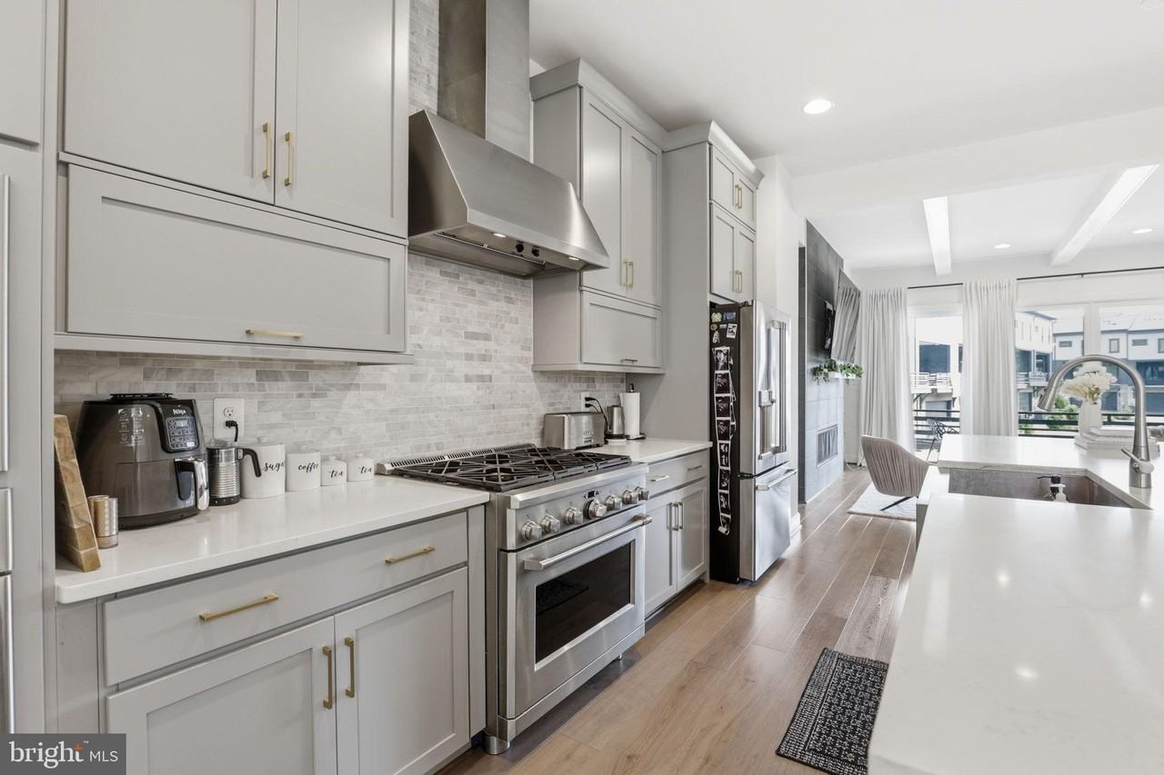 20246 Northpark Dr - Photo 5 of 28