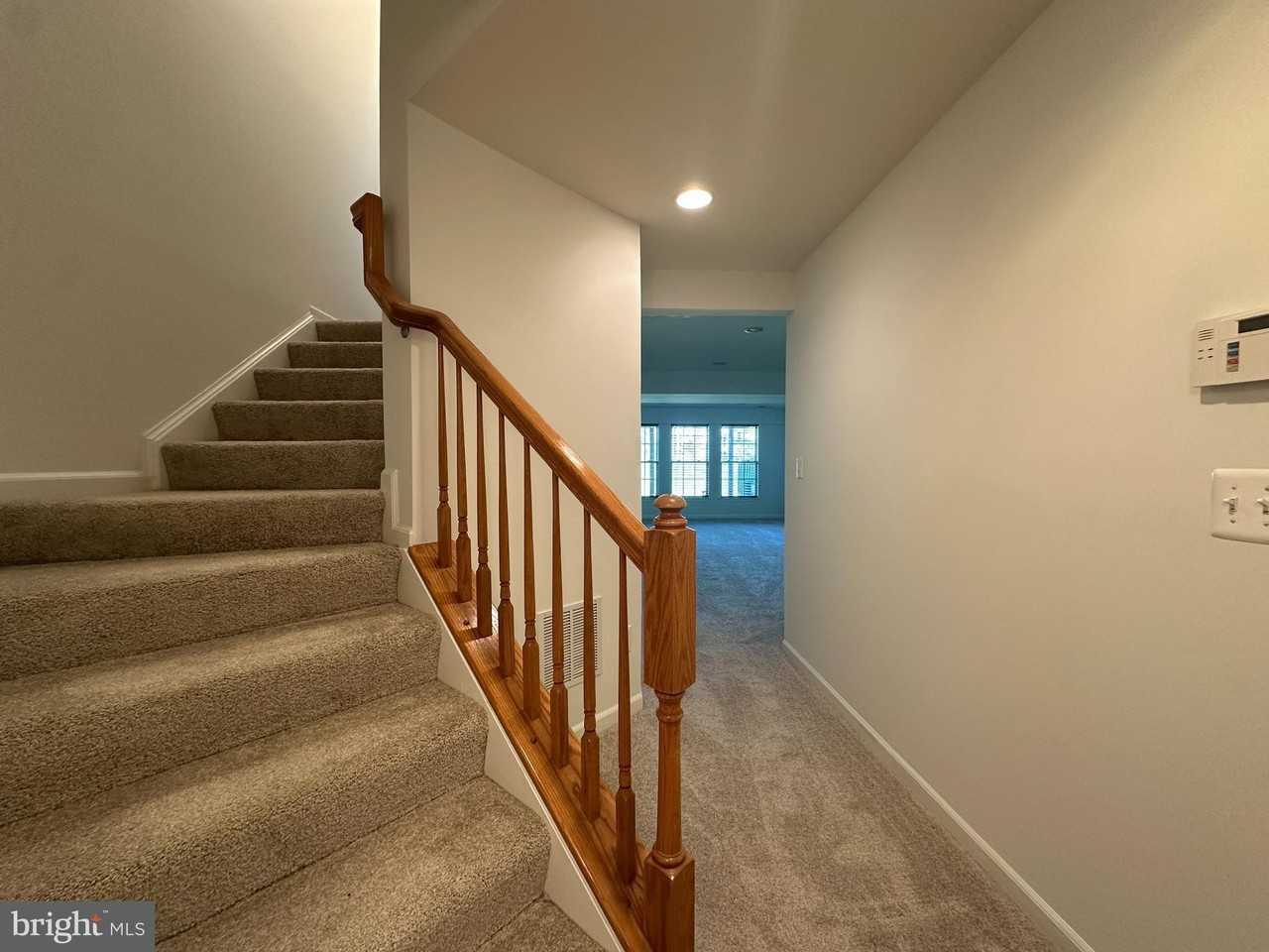 25274 Gothic Sq - Photo 2 of 36