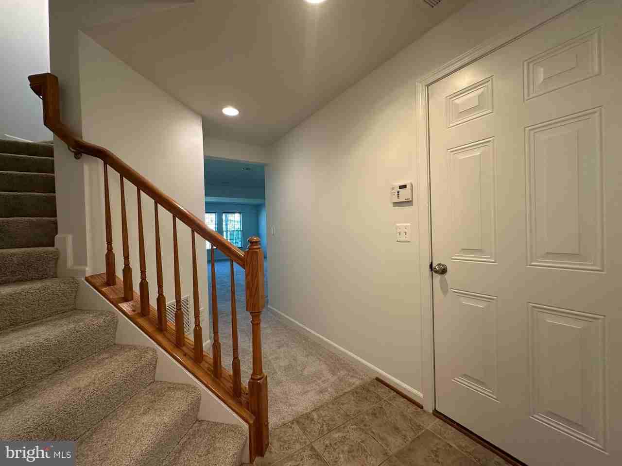 25274 Gothic Sq - Photo 3 of 36