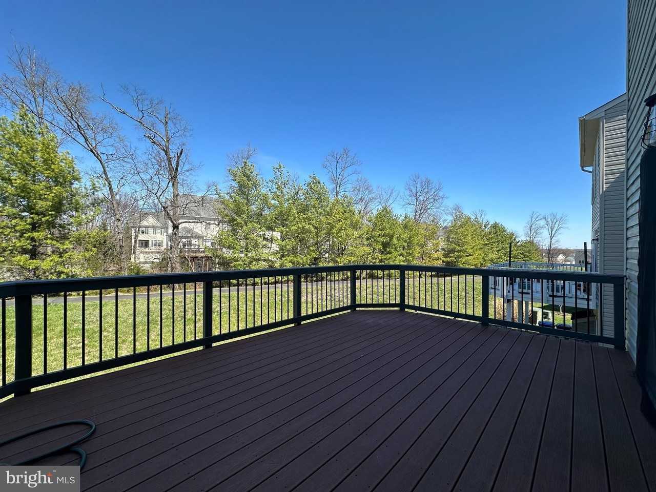 25274 Gothic Sq - Photo 6 of 36