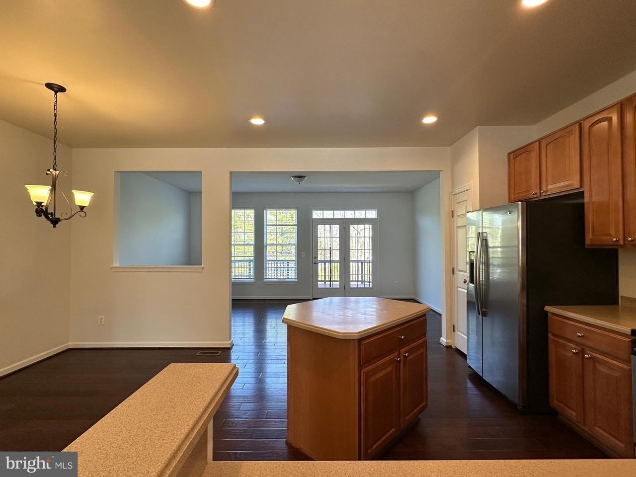 25274 Gothic Sq - Photo 7 of 36