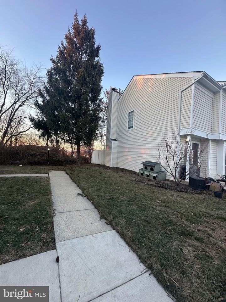 326 Lancaster Sq Unit 326 - Photo 4 of 30