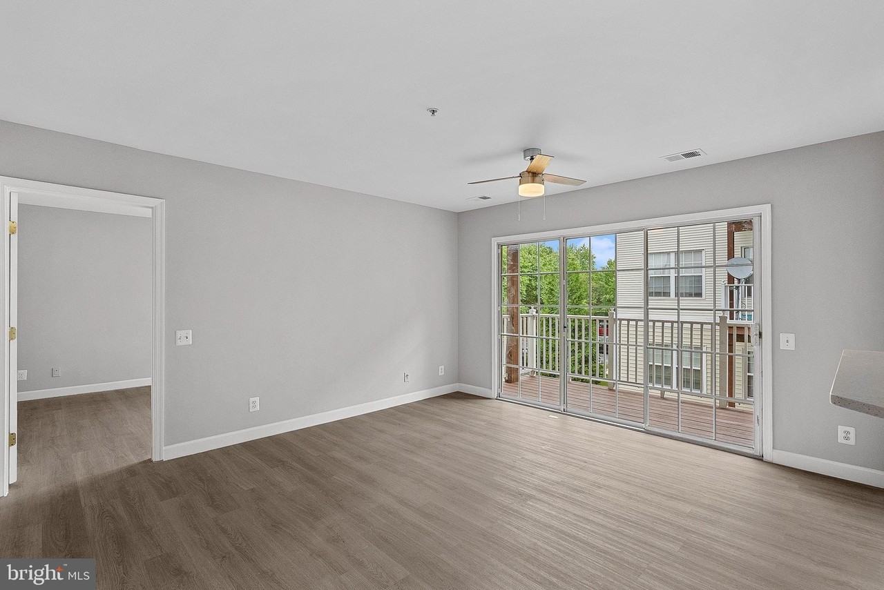 21850 Locomotive Ter #202 - Photo 3 of 36