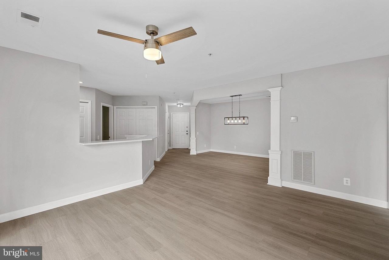 21850 Locomotive Ter #202 - Photo 4 of 36