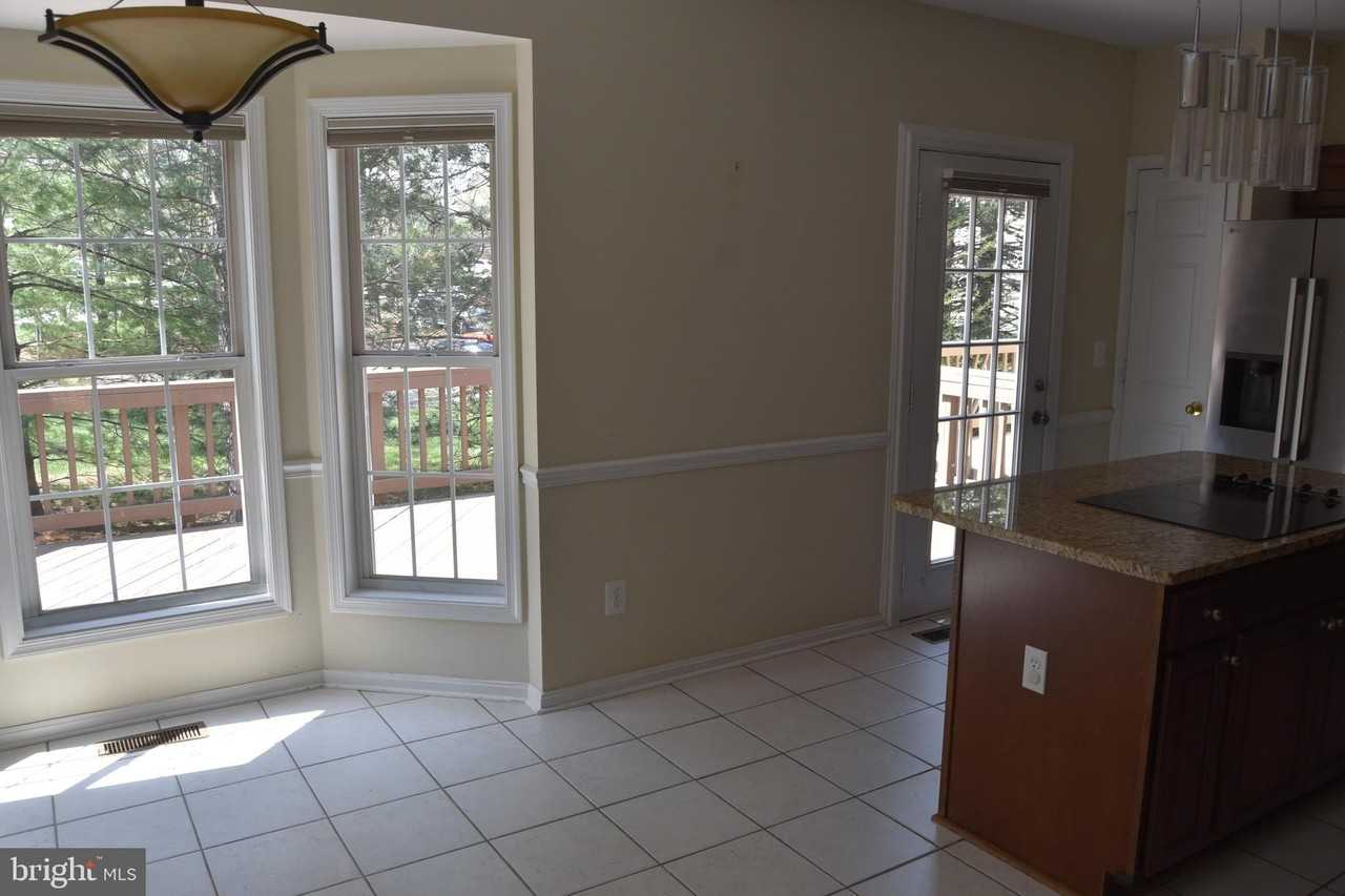 44037 Kings Arms Sq - Photo 6 of 17