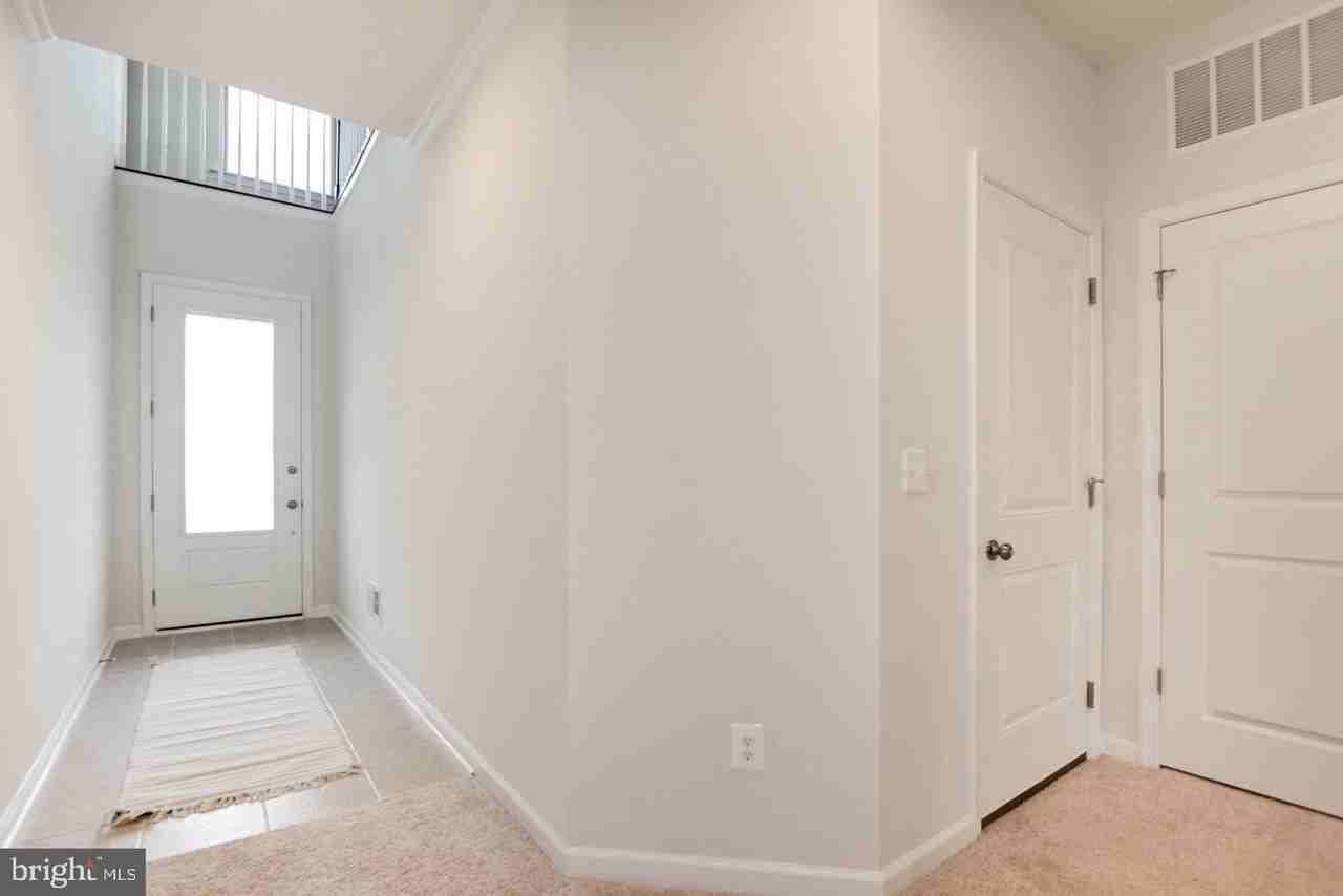 42482 Dogwood Glen Sq - Photo 2 of 32