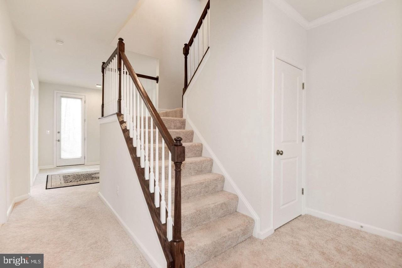 42482 Dogwood Glen Sq - Photo 6 of 32