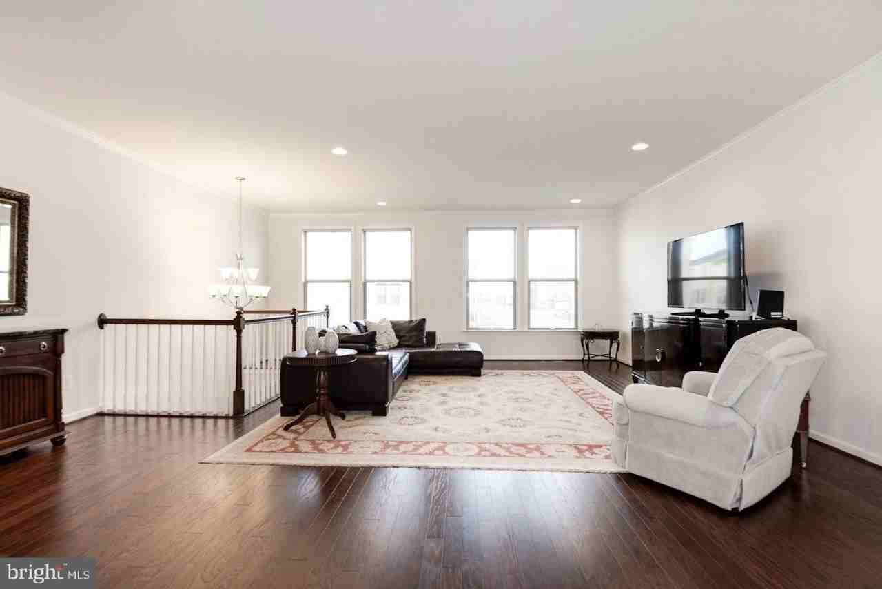 42482 Dogwood Glen Sq - Photo 7 of 32