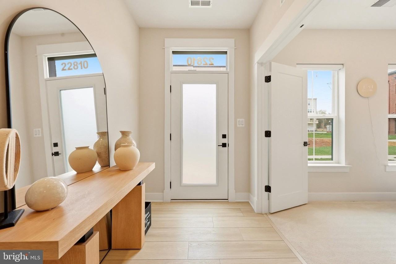 22810 Tawny Pine Sq - Photo 5 of 50