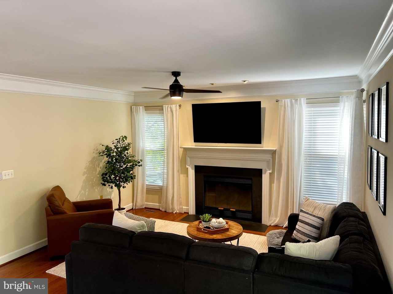 46812 Backwater Dr - Photo 3 of 28