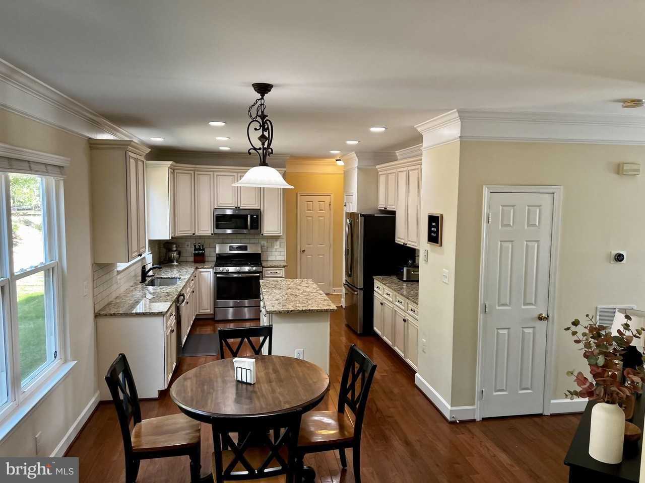 46812 Backwater Dr - Photo 7 of 28