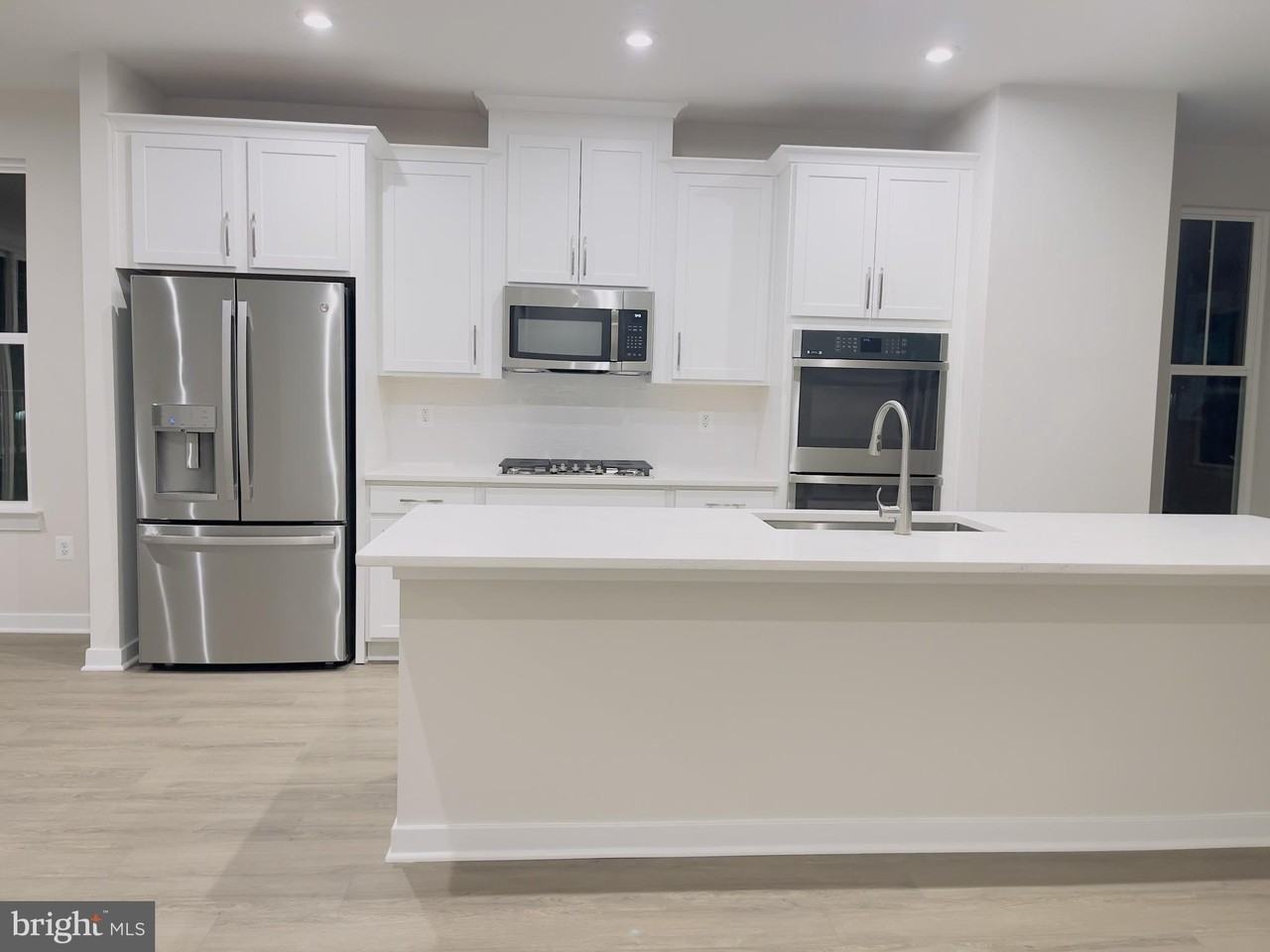 24158 Thurso Sq - Photo 2 of 15