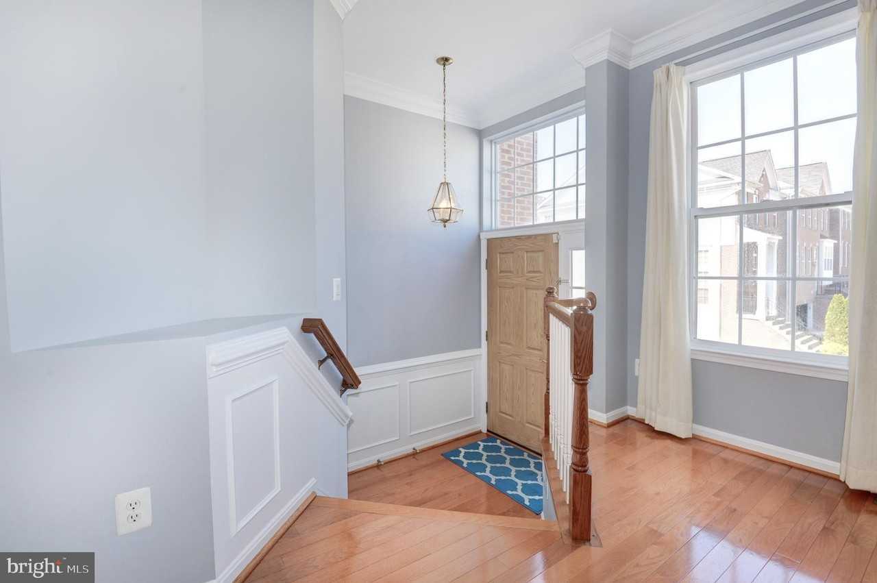 18818 Silverwood Ter - Photo 4 of 46