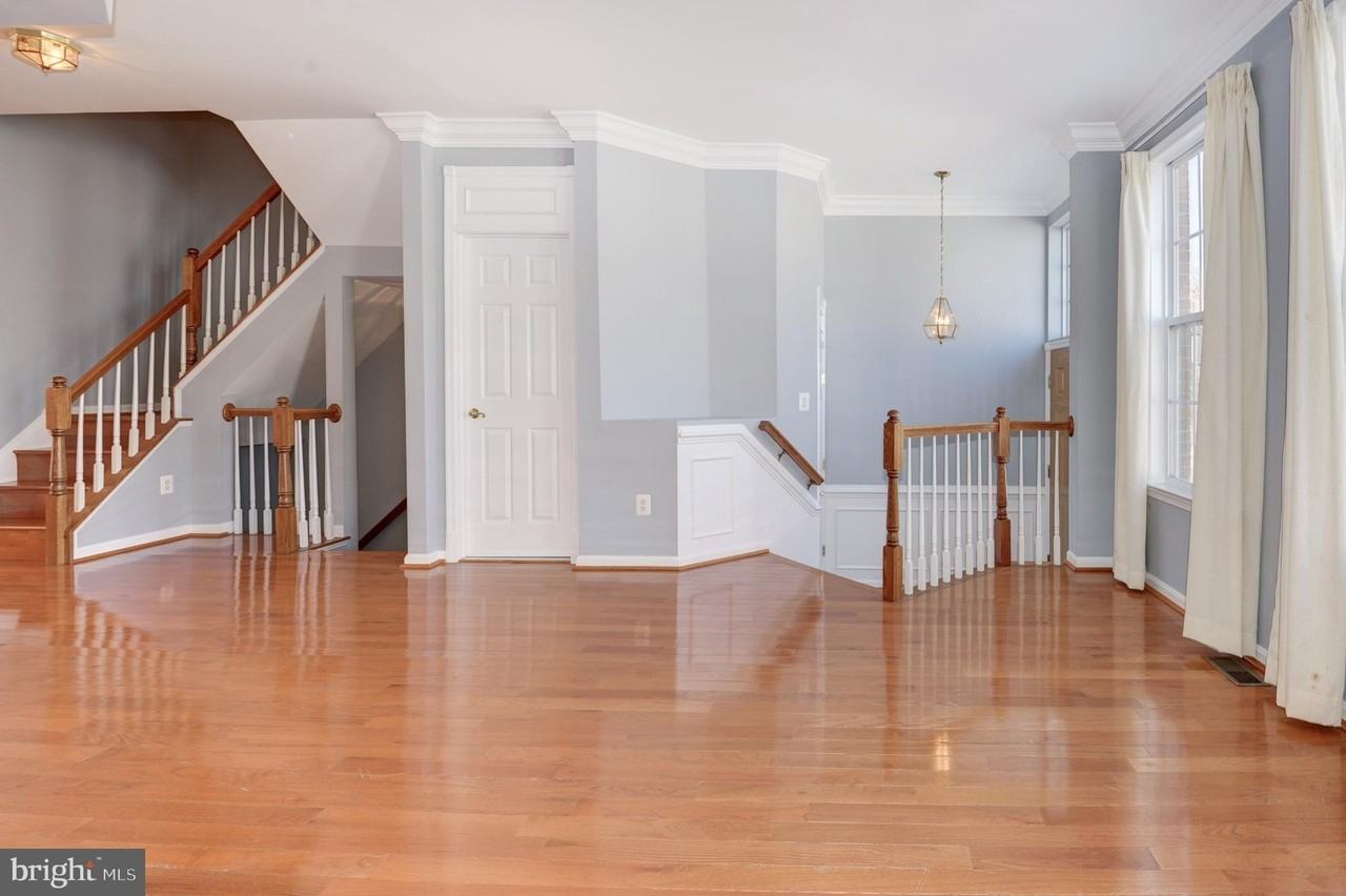 18818 Silverwood Ter - Photo 6 of 46