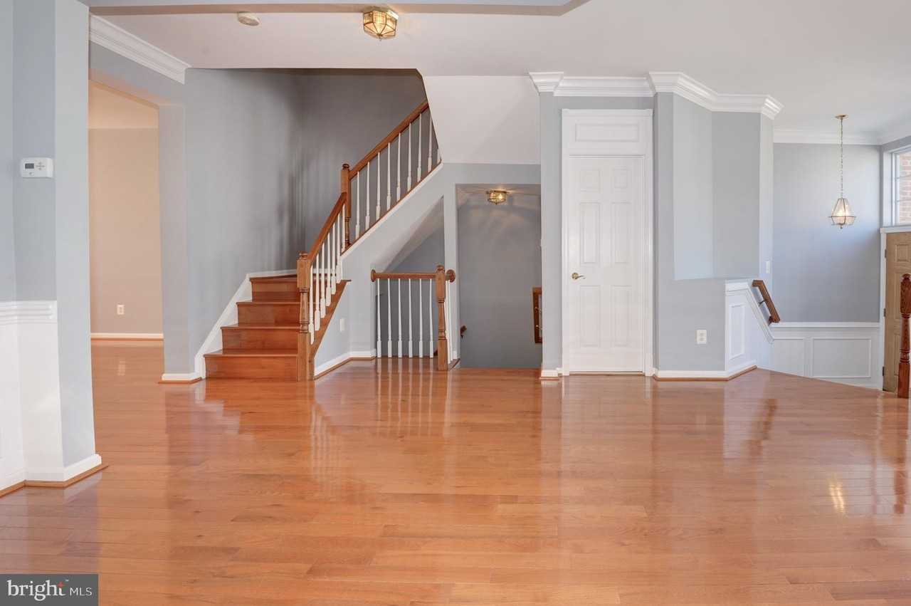 18818 Silverwood Ter - Photo 7 of 46