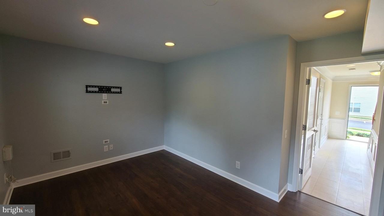 42711 Wilmar Sq - Photo 5 of 23