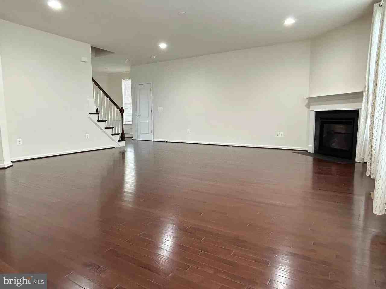 24887 Coventry Grove Ct - Photo 4 of 18