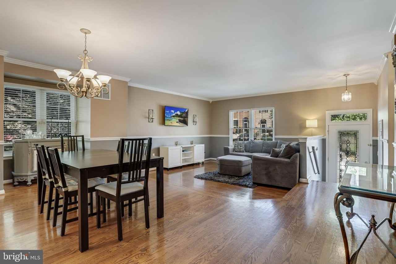 219 Beacon Dr - Photo 3 of 21