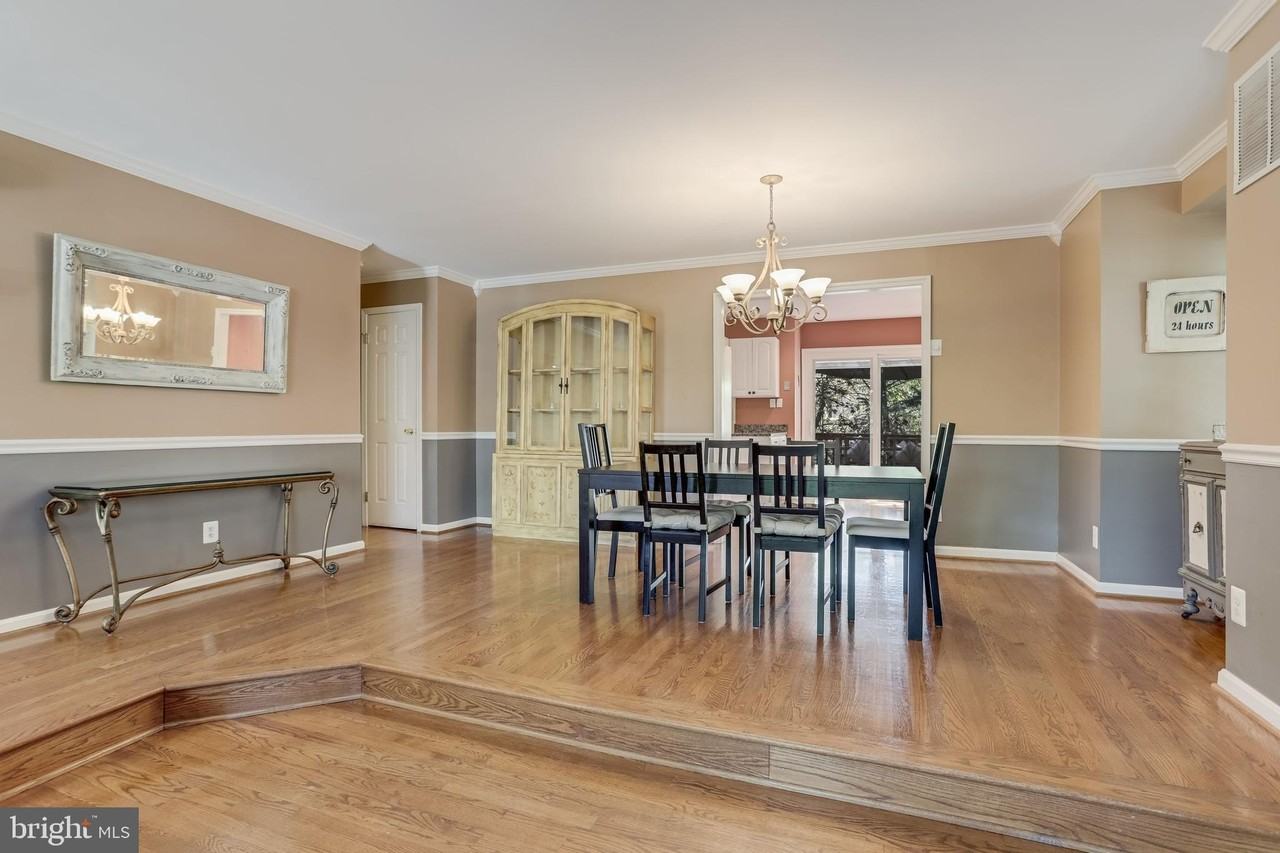 219 Beacon Dr - Photo 4 of 21