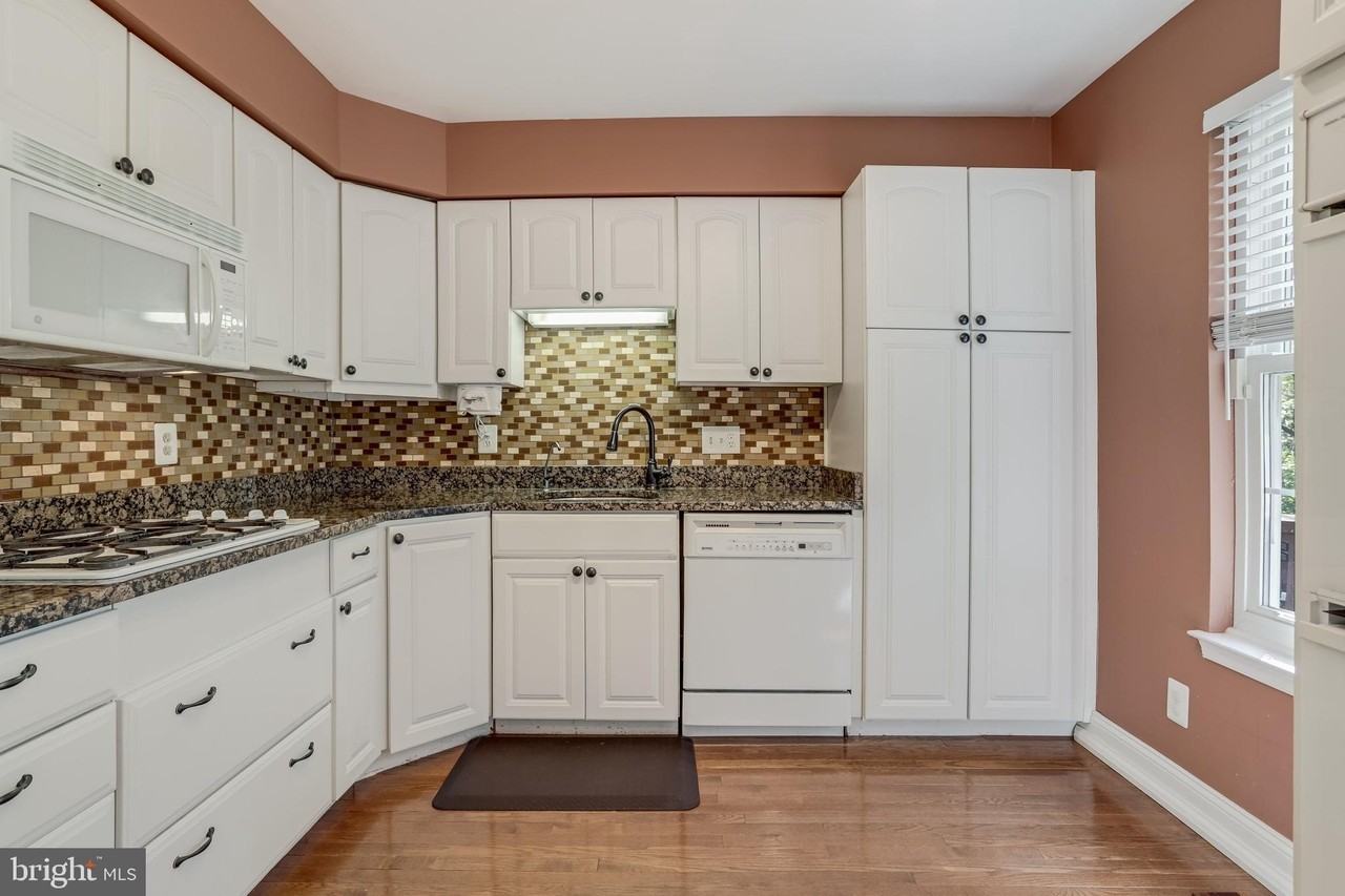 219 Beacon Dr - Photo 6 of 21