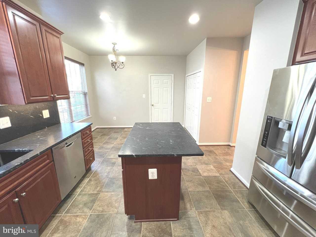 8378 Tillett Loop - Photo 3 of 30