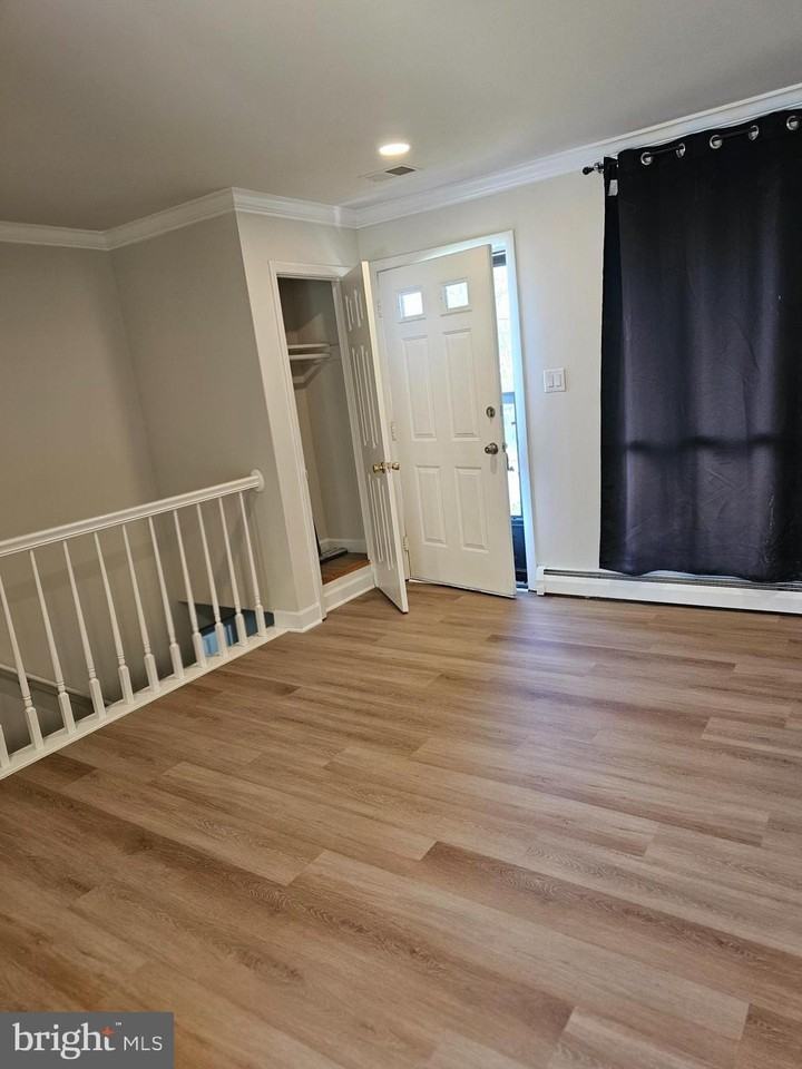 14236 Caroline St - Photo 5 of 50