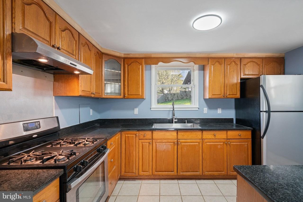 13303 Knoll Ct - Photo 6 of 28