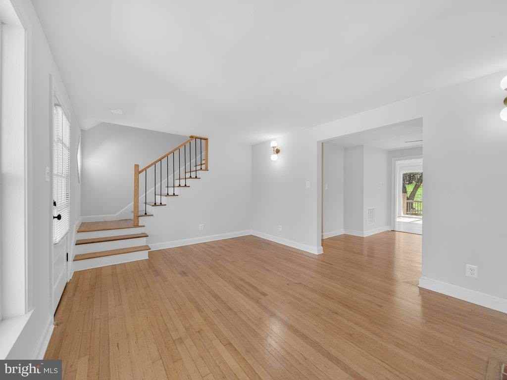 9325 Brentsville Rd - Photo 3 of 47