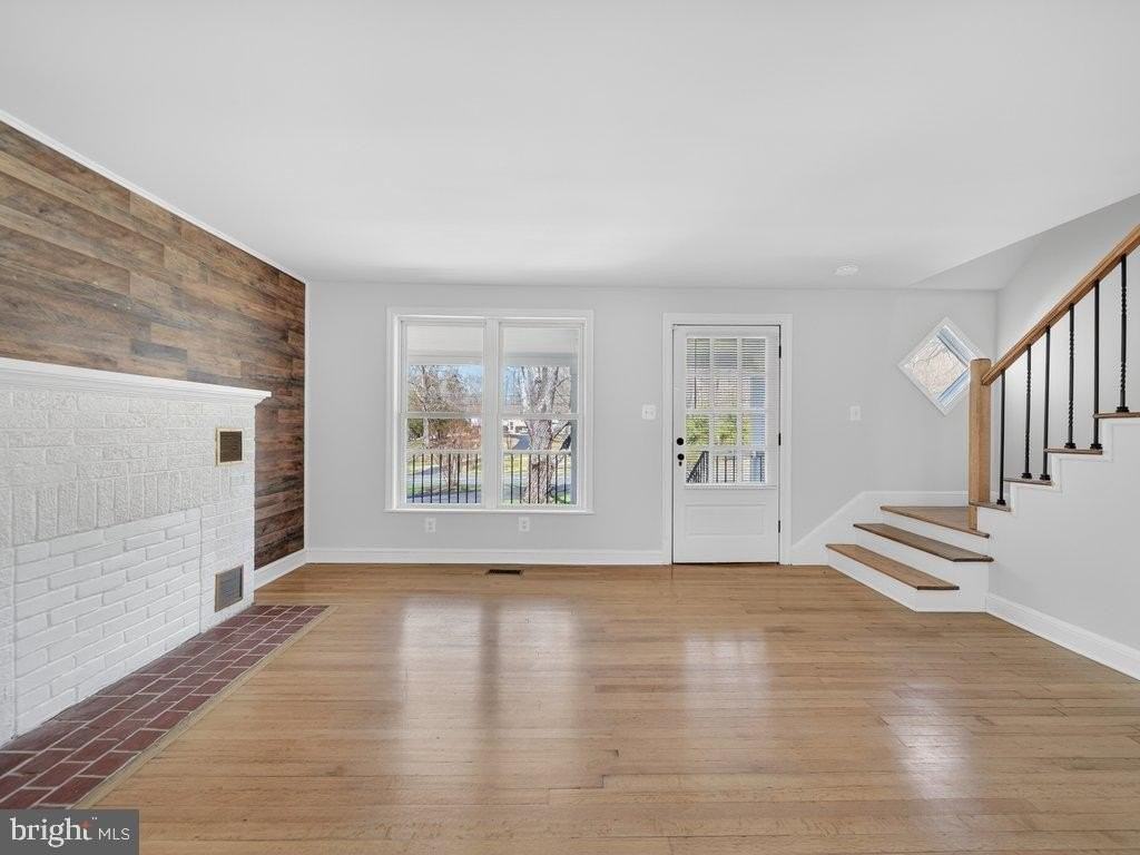 9325 Brentsville Rd - Photo 5 of 47