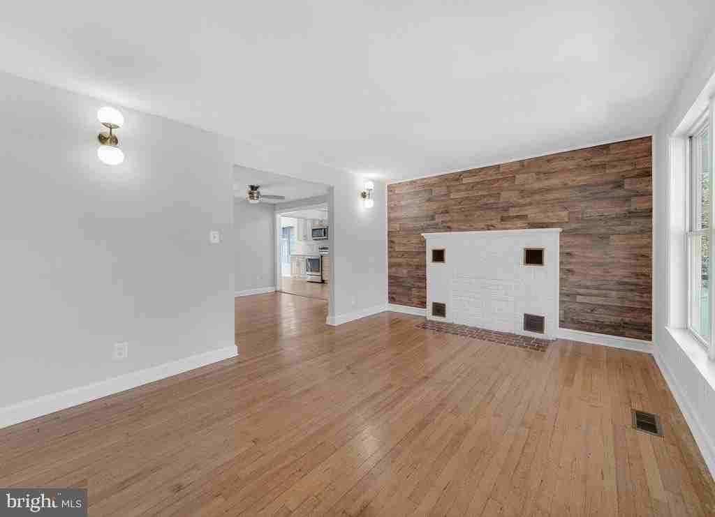 9325 Brentsville Rd - Photo 6 of 47