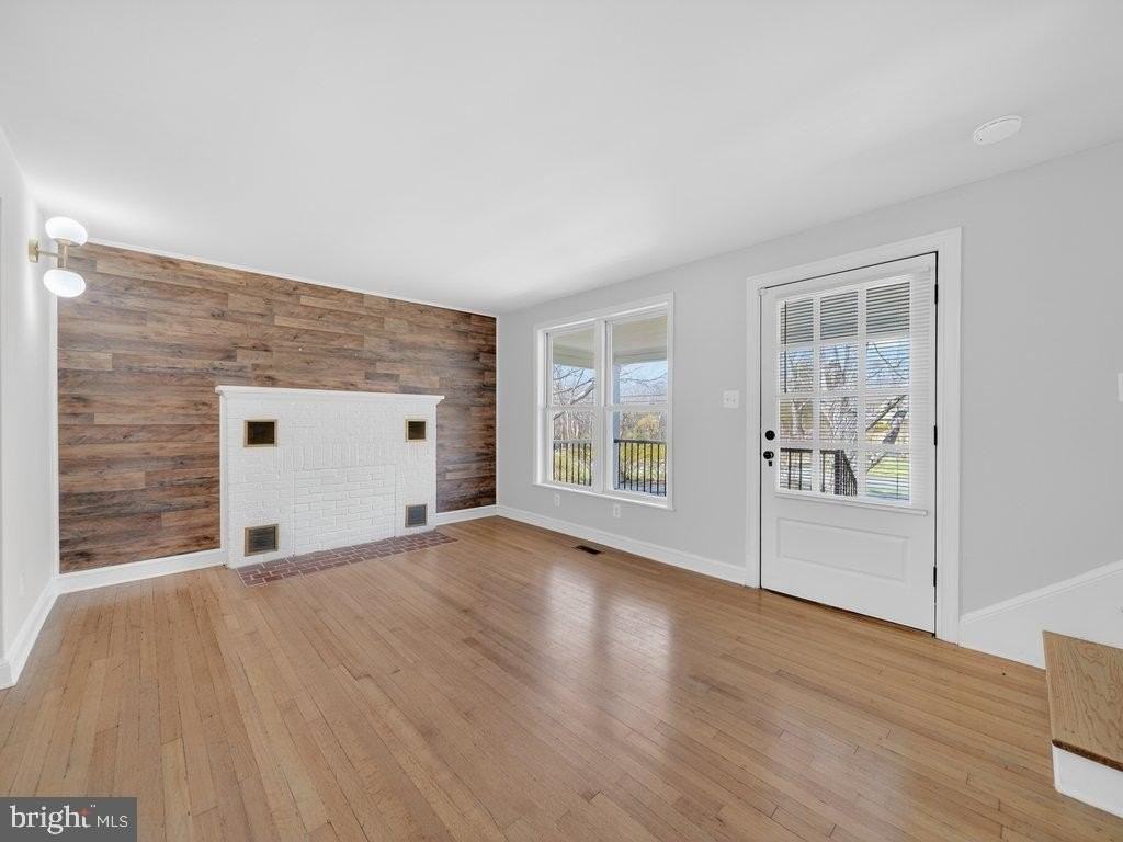 9325 Brentsville Rd - Photo 7 of 47