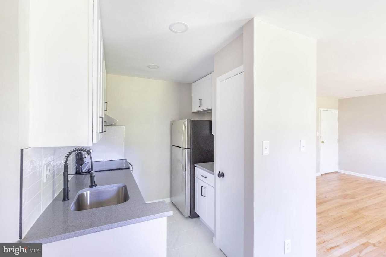 14698 Colchester Rd - Photo 7 of 15