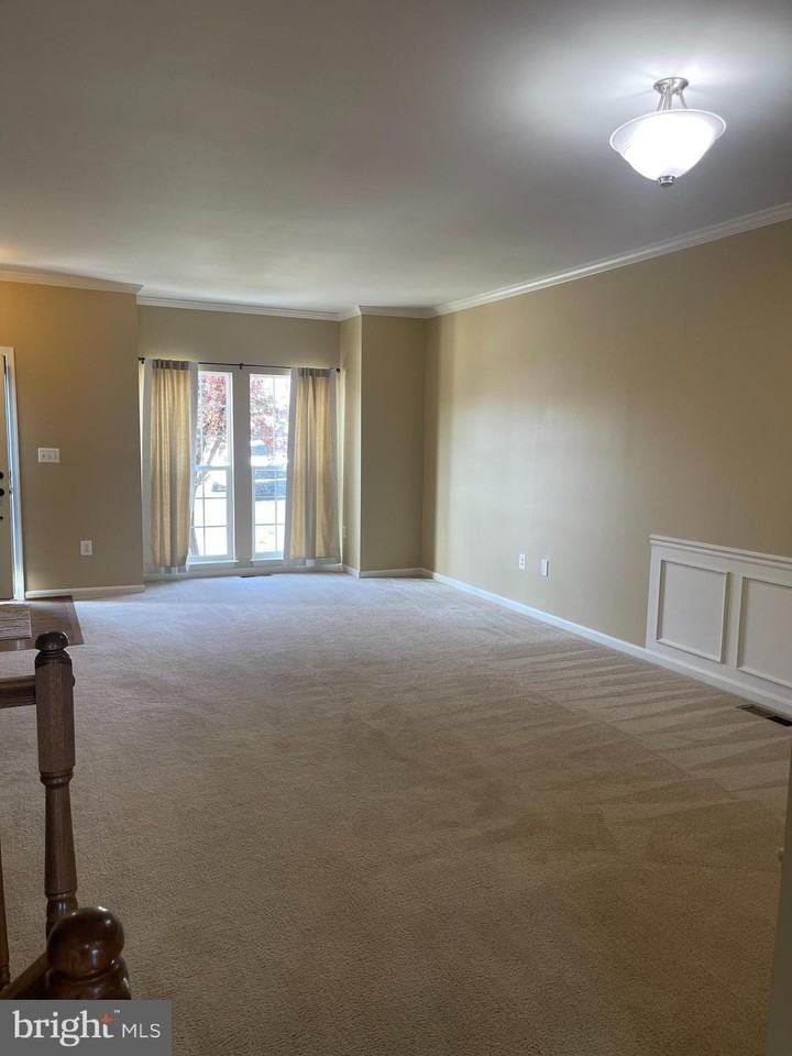 193 Oxbow Dr - Photo 4 of 14