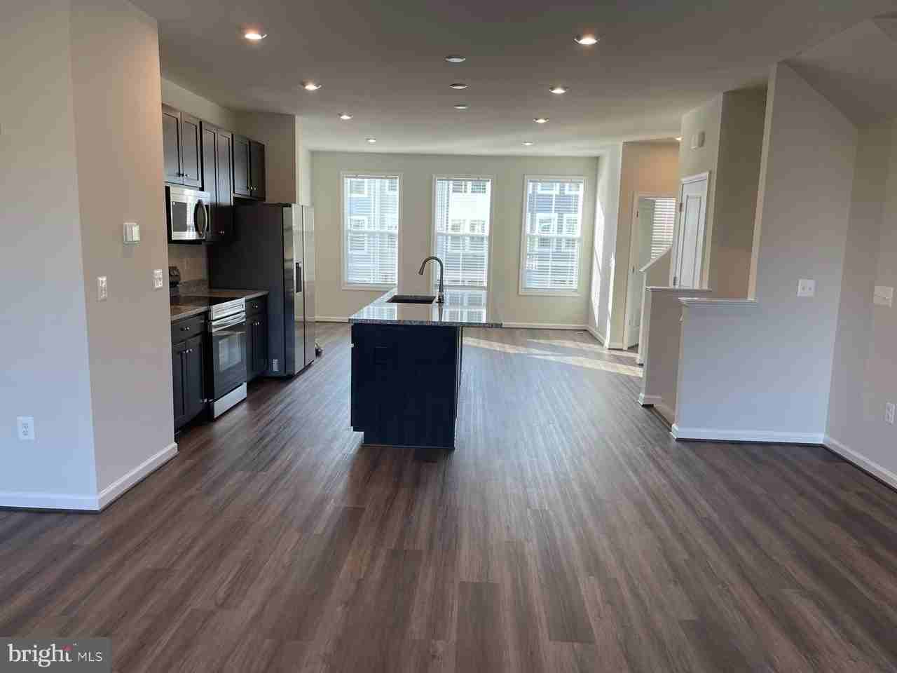 7709 Harlow Cir - Photo 3 of 18