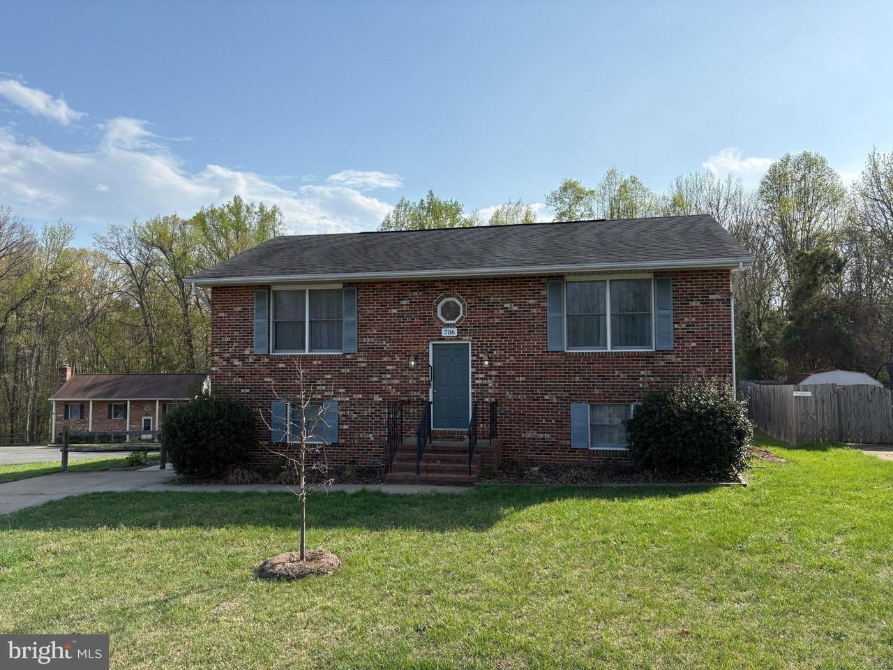 706 Shamrock Dr - Photo 2 of 24