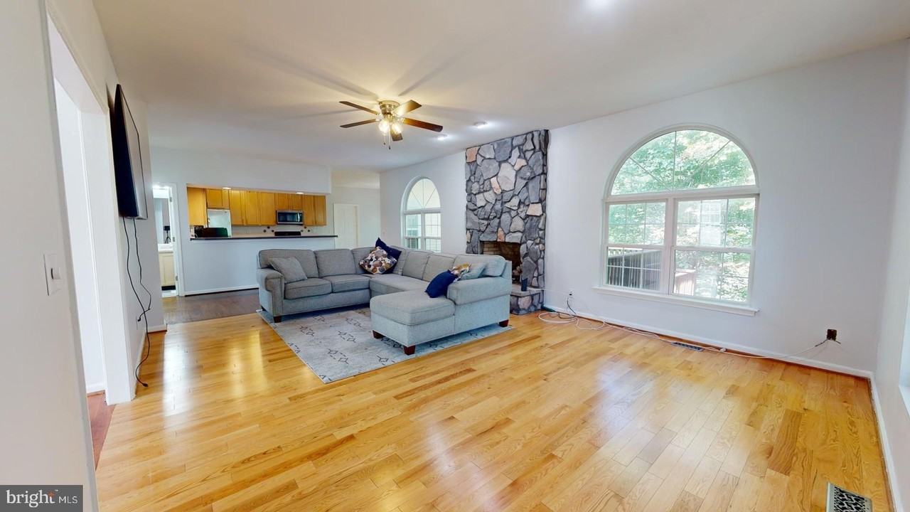 9811 Fendale Ln - Photo 3 of 50