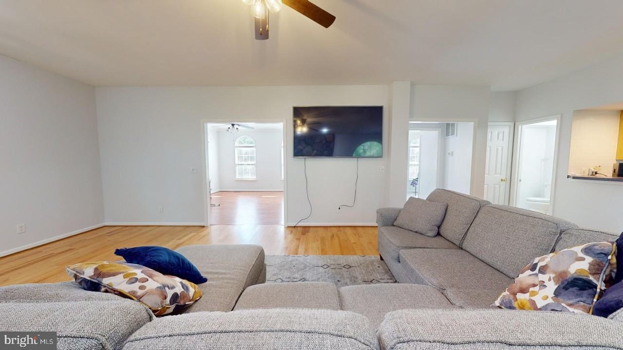 9811 Fendale Ln - Photo 5 of 50