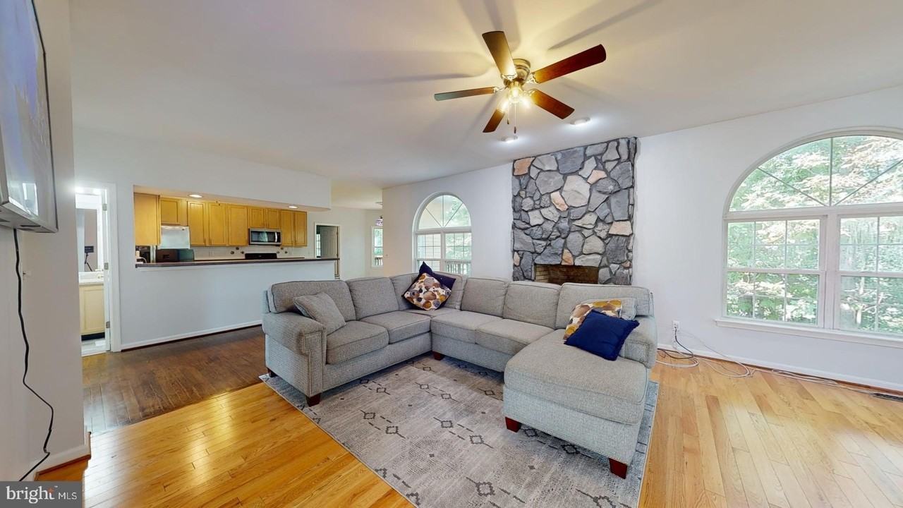 9811 Fendale Ln - Photo 6 of 50