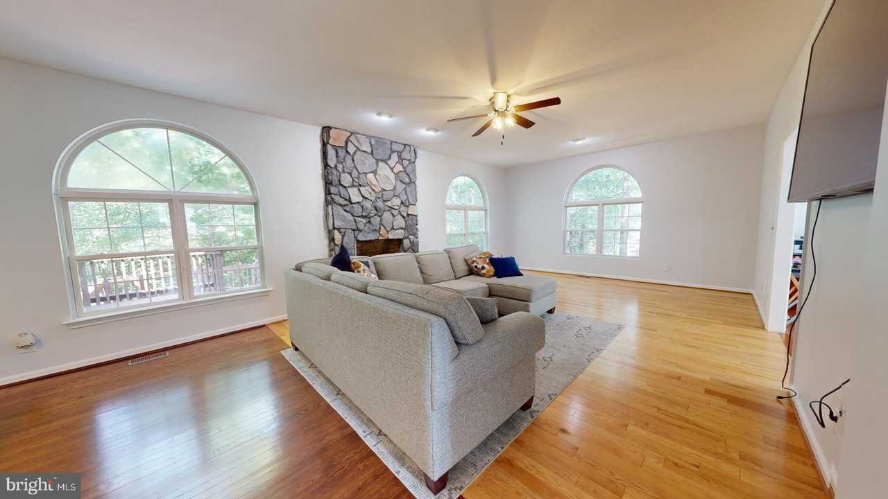 9811 Fendale Ln - Photo 7 of 50