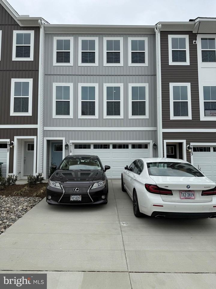 7715 Harlow Cir - Photo 2 of 28