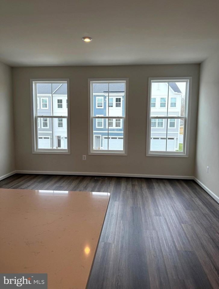 7715 Harlow Cir - Photo 3 of 28