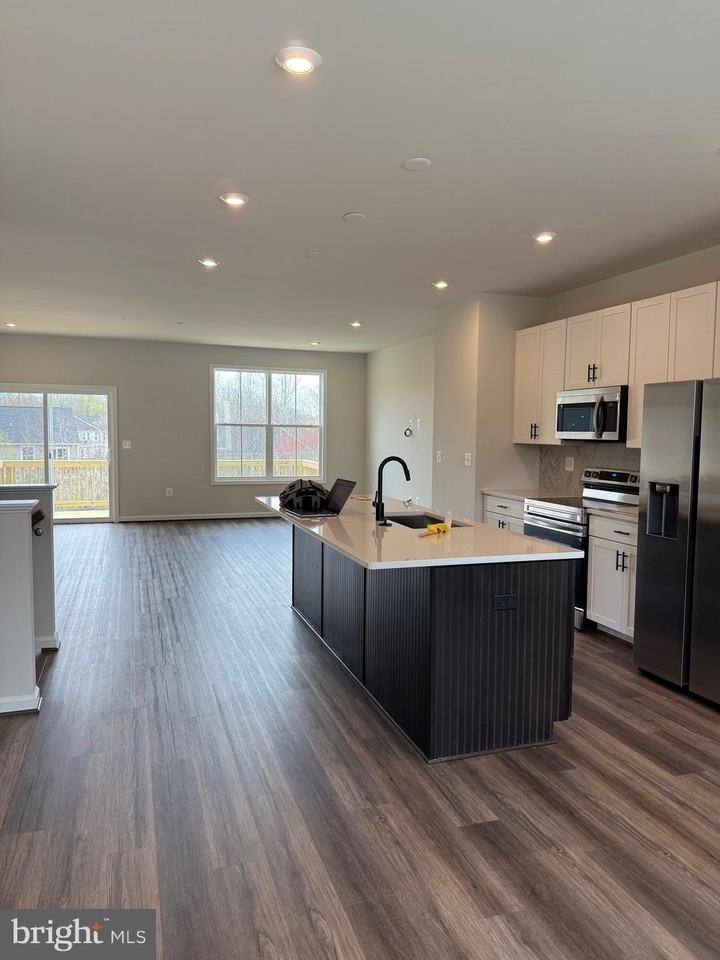 7715 Harlow Cir - Photo 5 of 28