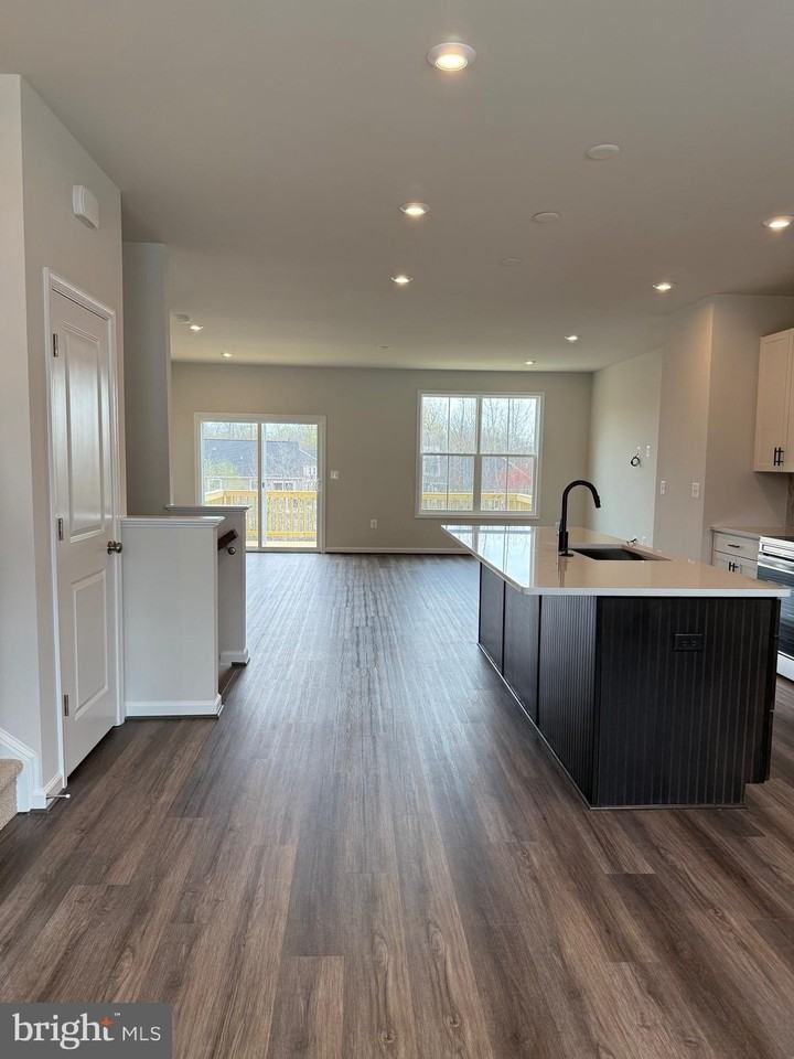 7715 Harlow Cir - Photo 6 of 28